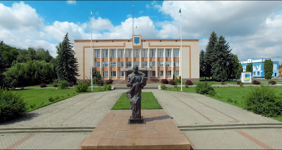 Пам’ятник Т. Шевченку побл. райдержадміністрації